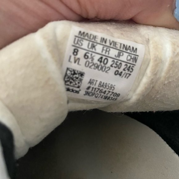 Adidas Gazelle Sneakers US 8 (Mens) US 9 (Womens) - Picture 6 of 7